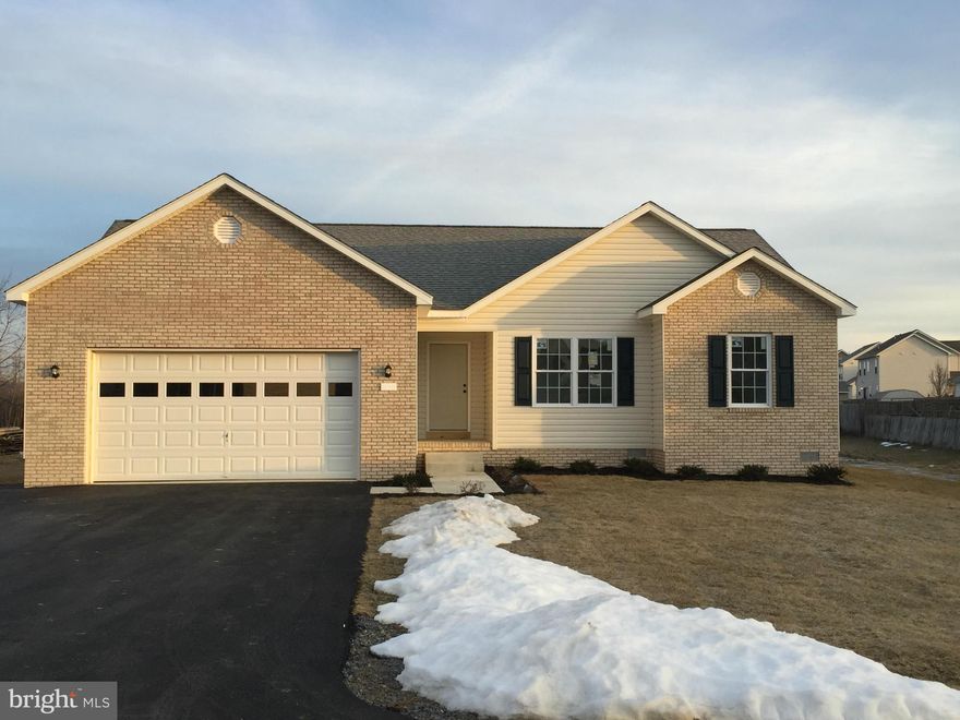 If you like one level living, this one is for you. Beautiful oak hardwood floor with a natural finish in both the kitchen and living room. Large Master bedroom has full bath with 5 ft walk in shower and double sink and large walk in closet ! This brand new home is move in ready!