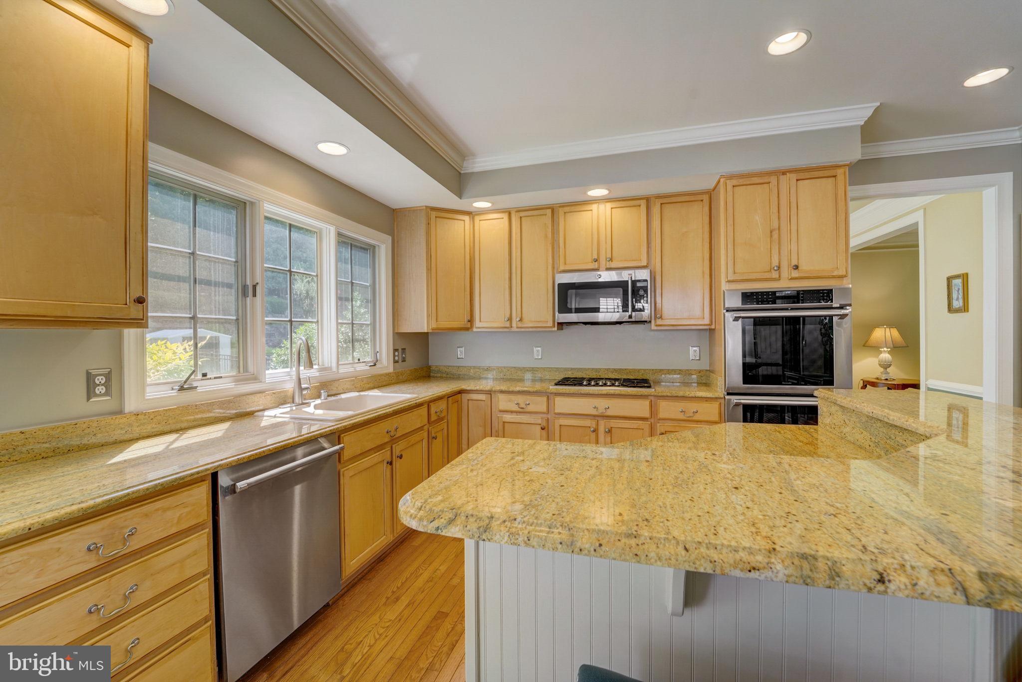 CRESTWOOD - Residential