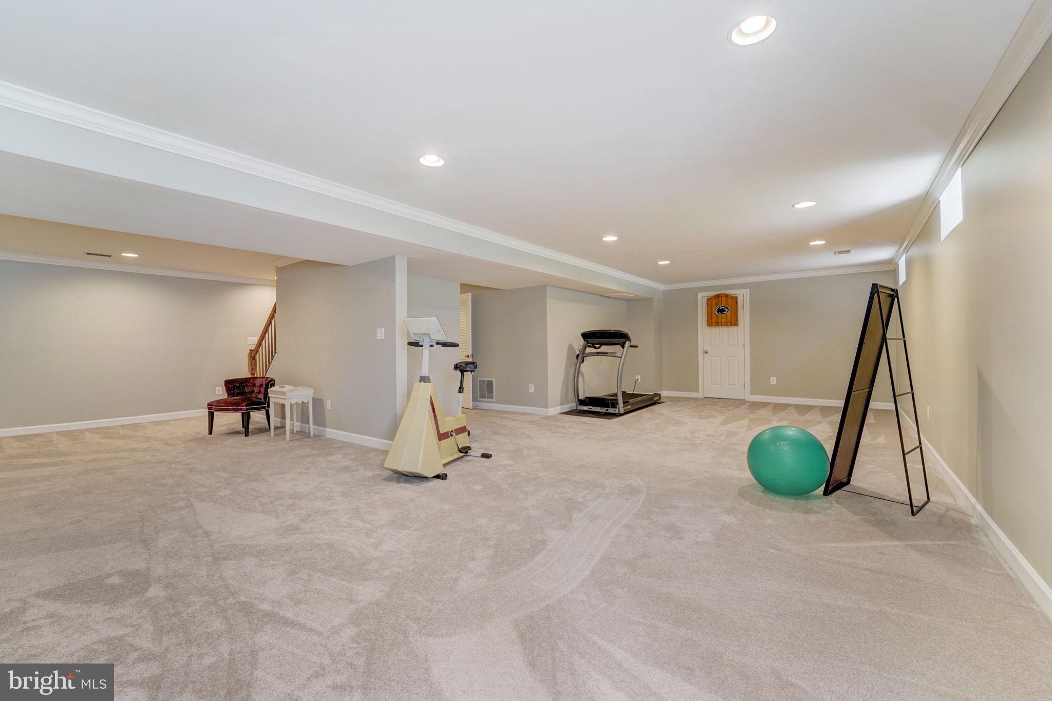 CRESTWOOD - Residential