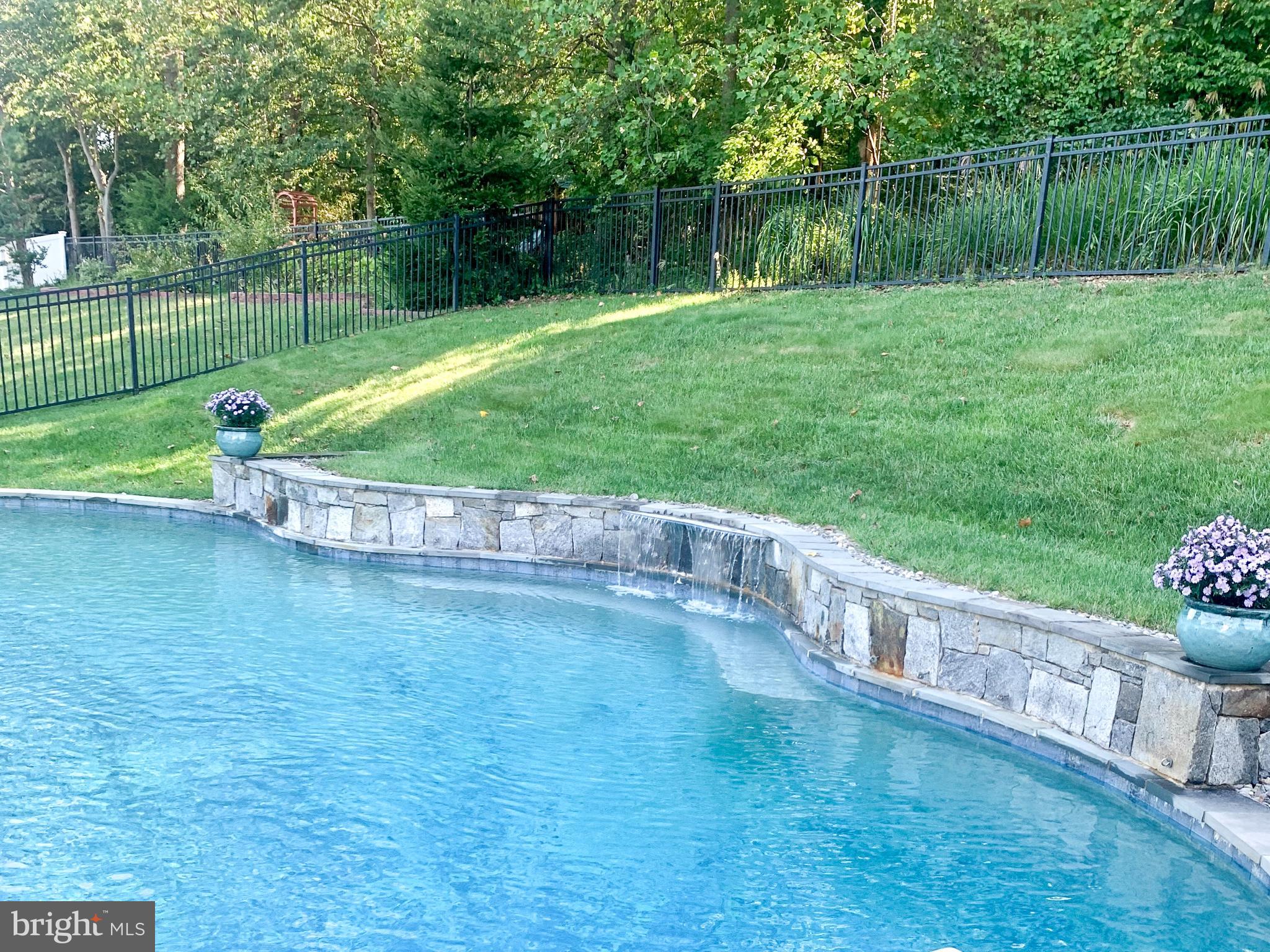 CRESTWOOD - Residential