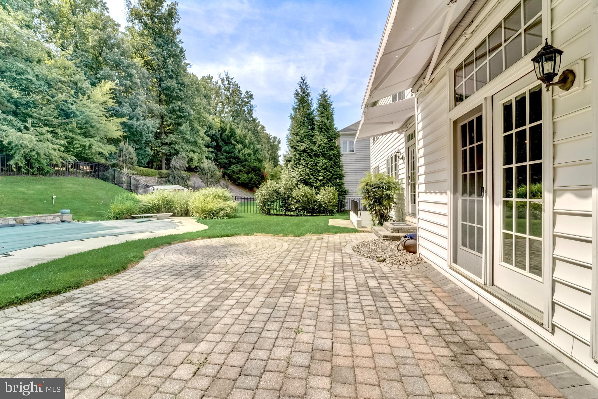 CRESTWOOD - Residential