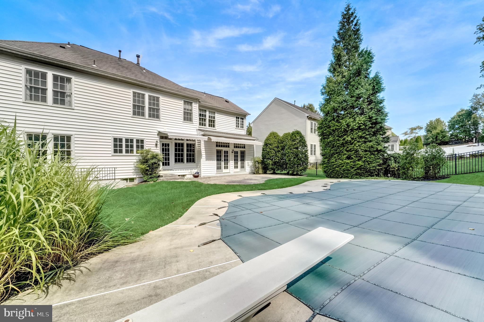 CRESTWOOD - Residential