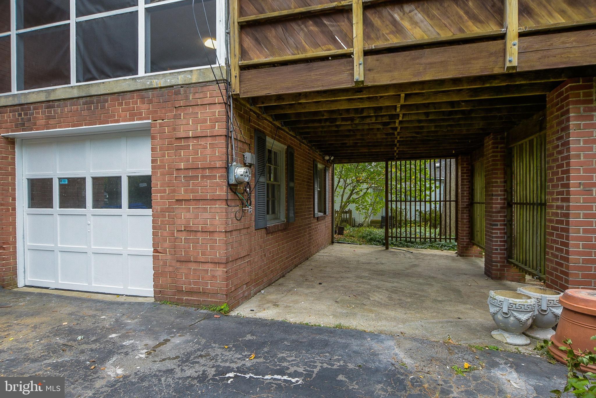 WHITEHALL MANOR - Residential