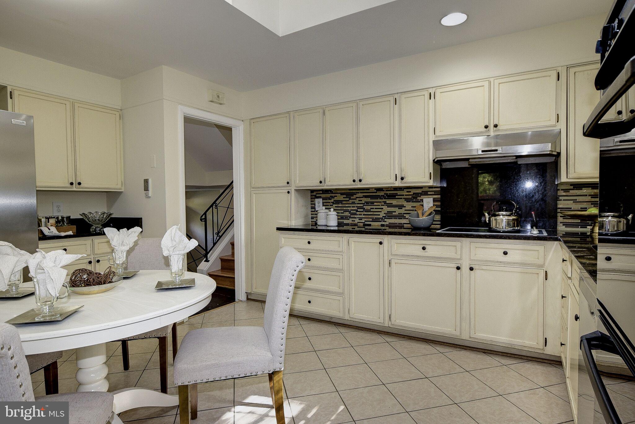 WHITEHALL MANOR - Residential