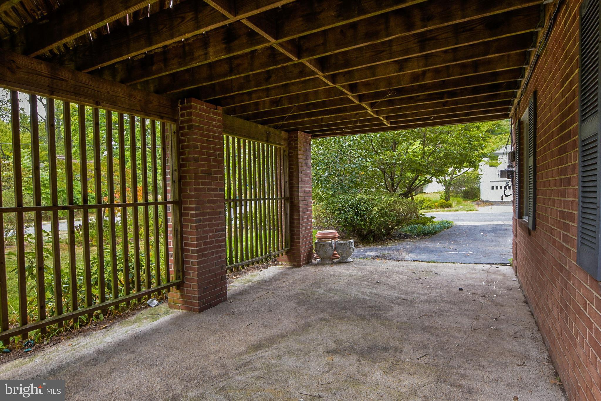 WHITEHALL MANOR - Residential