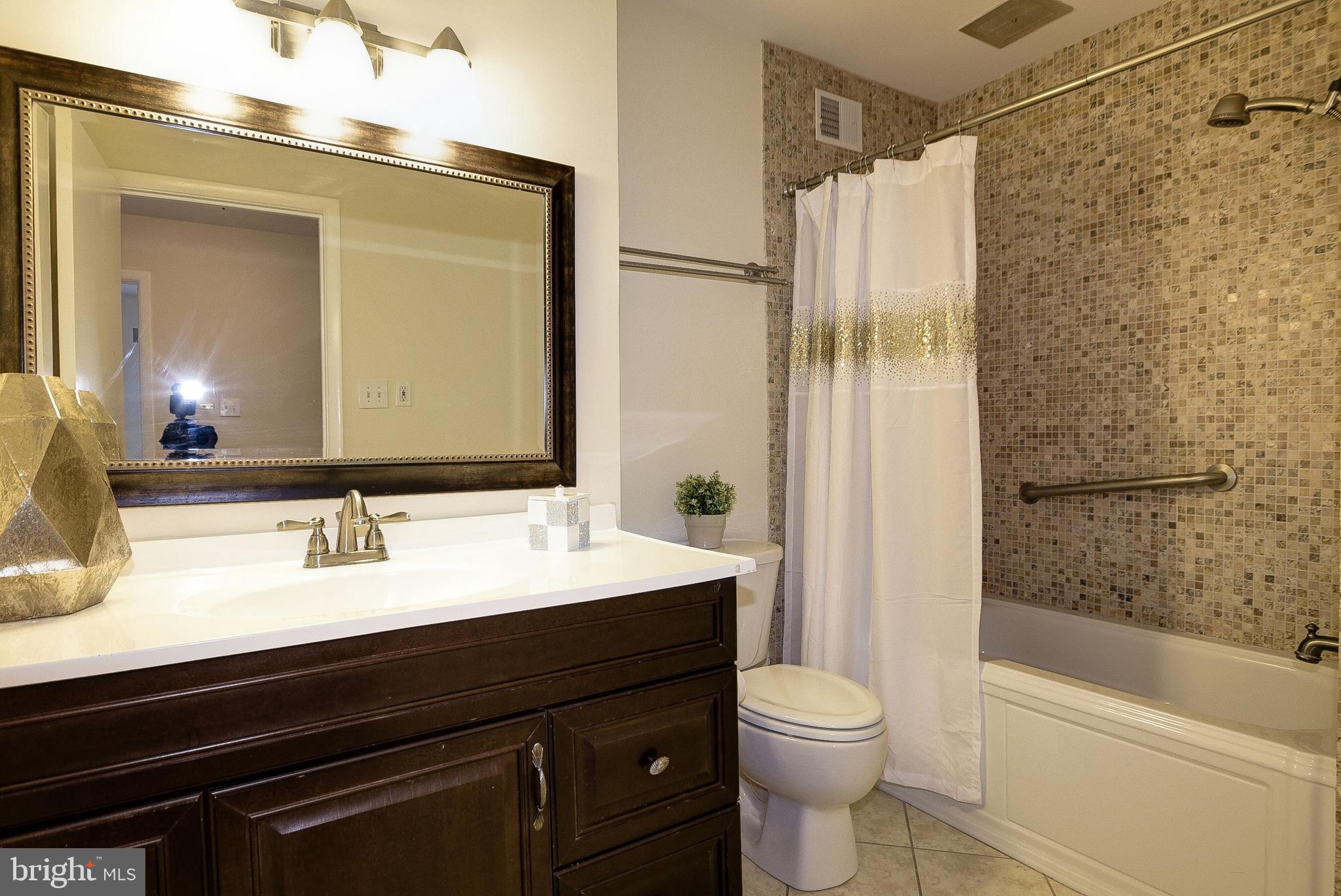 WHITEHALL MANOR - Residential