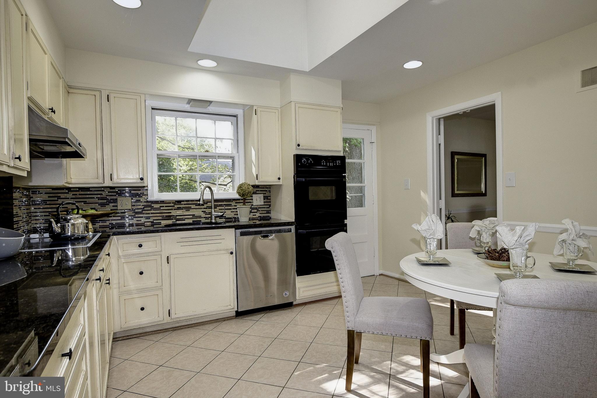 WHITEHALL MANOR - Residential