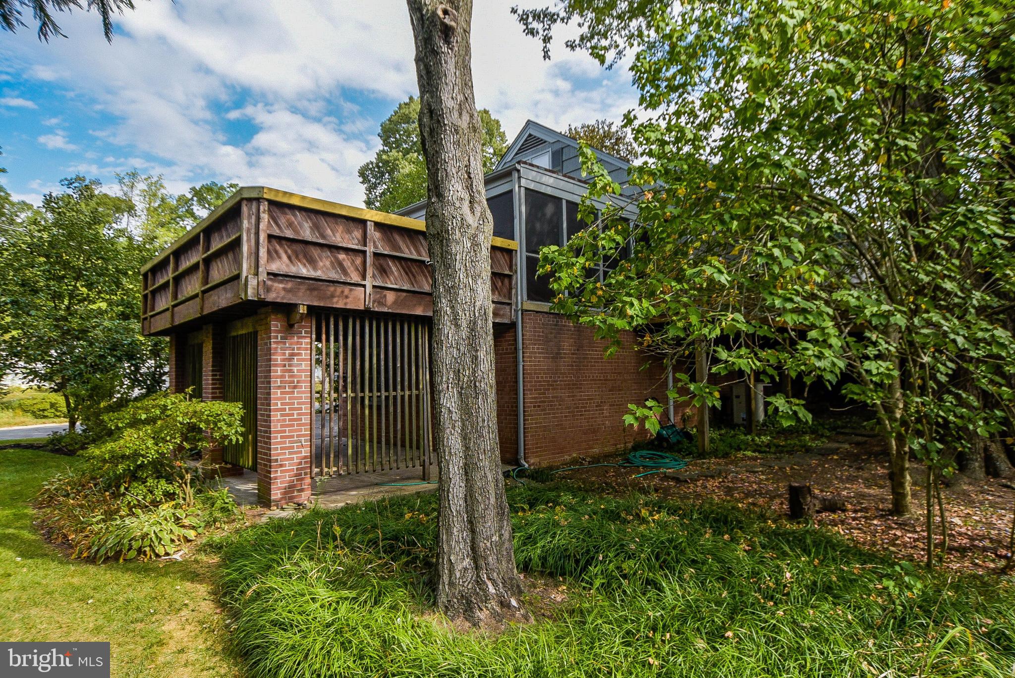 WHITEHALL MANOR - Residential