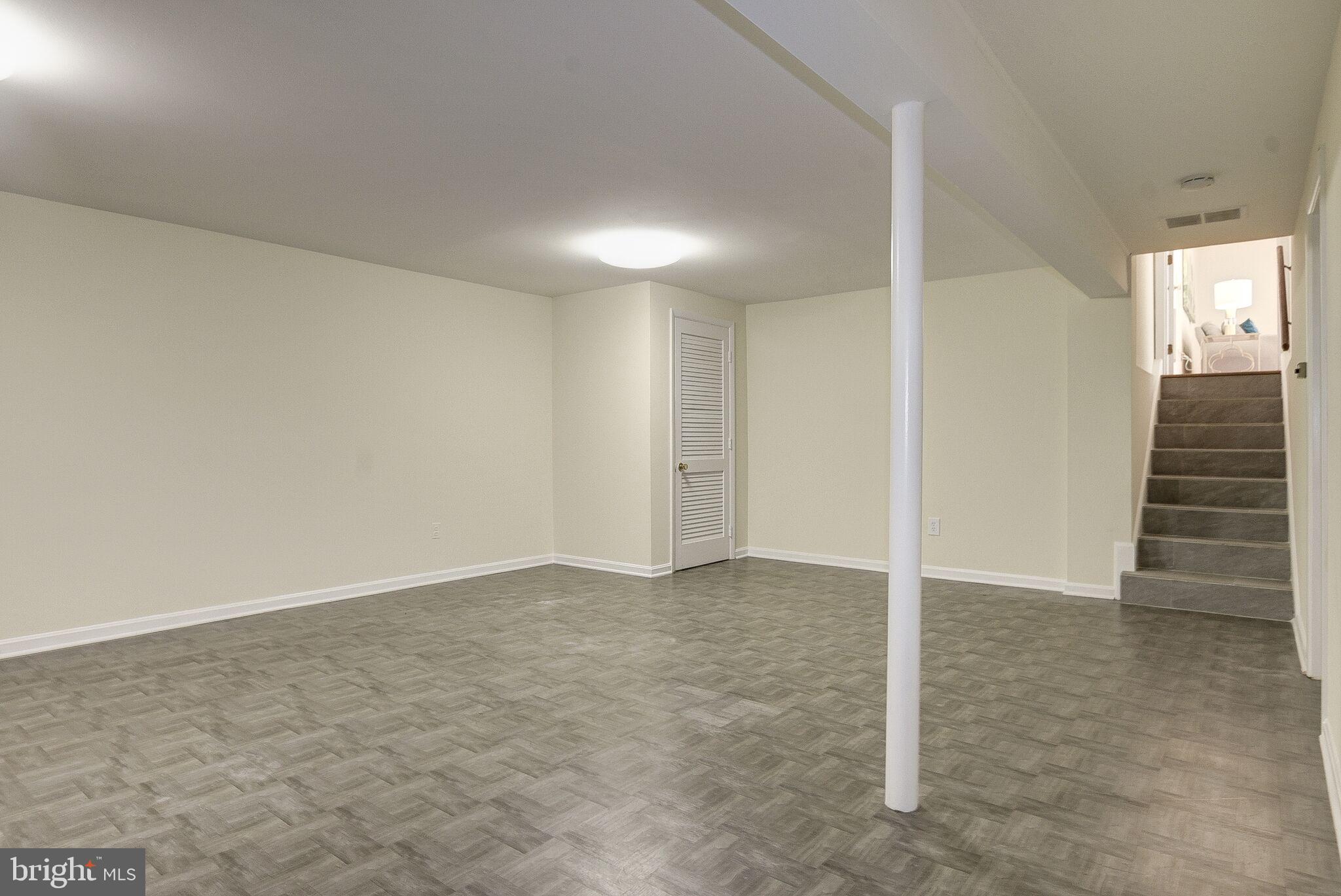 WHITEHALL MANOR - Residential