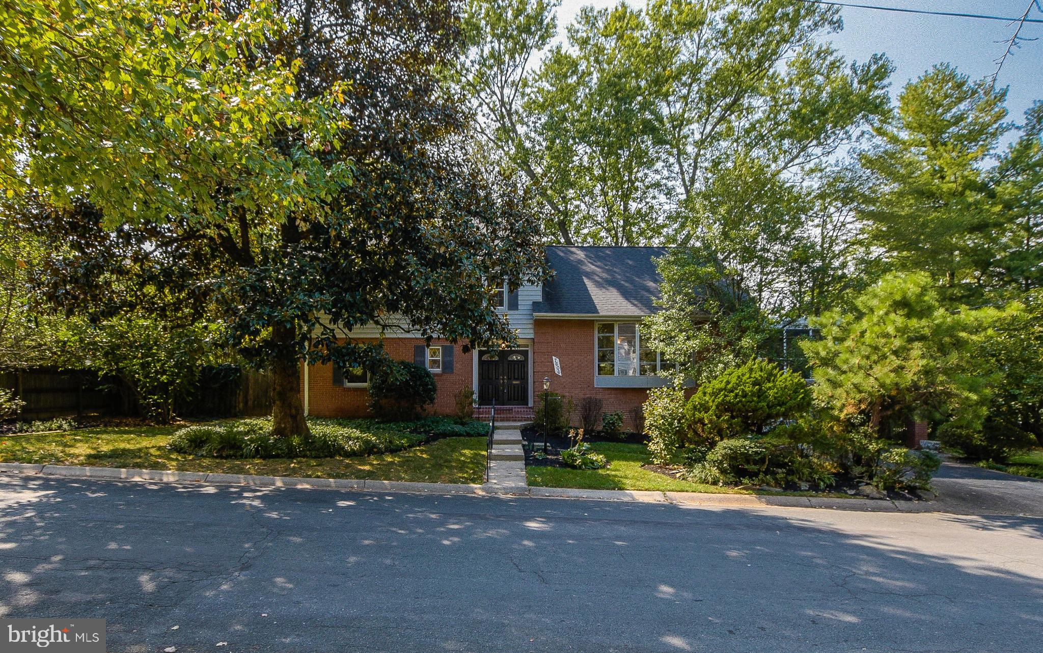 WHITEHALL MANOR - Residential