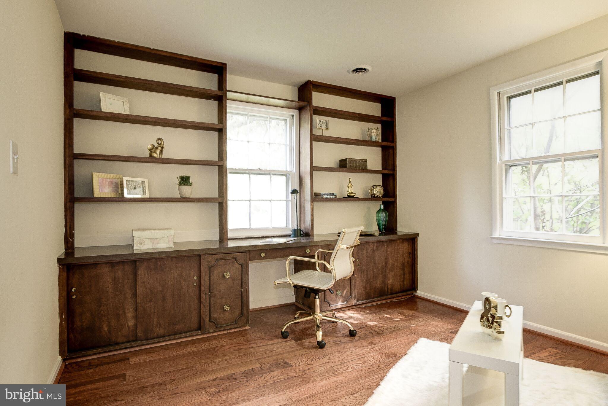 WHITEHALL MANOR - Residential