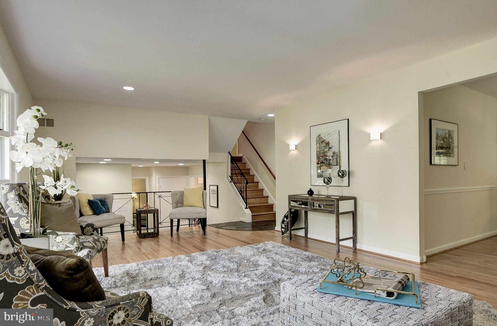 WHITEHALL MANOR - Residential