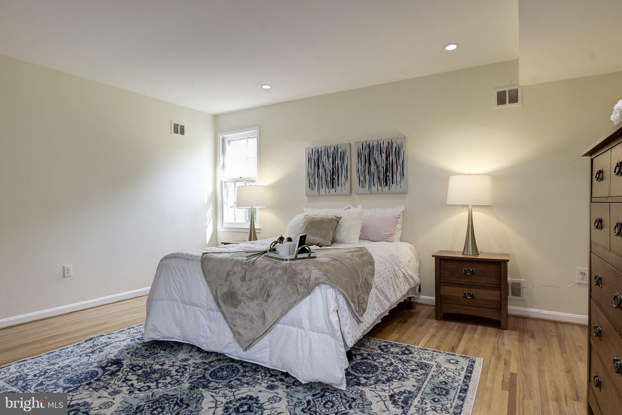 WHITEHALL MANOR - Residential