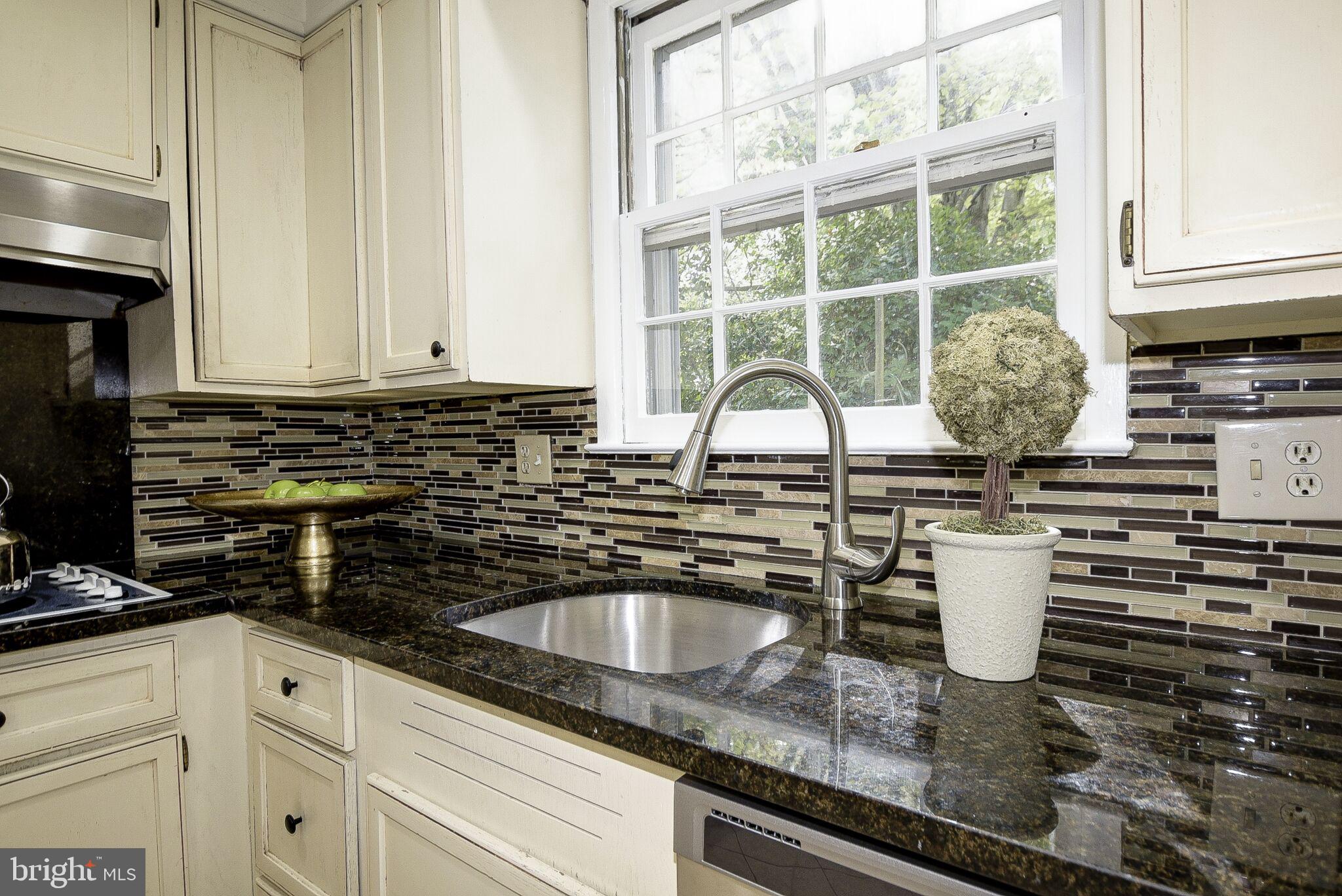 WHITEHALL MANOR - Residential