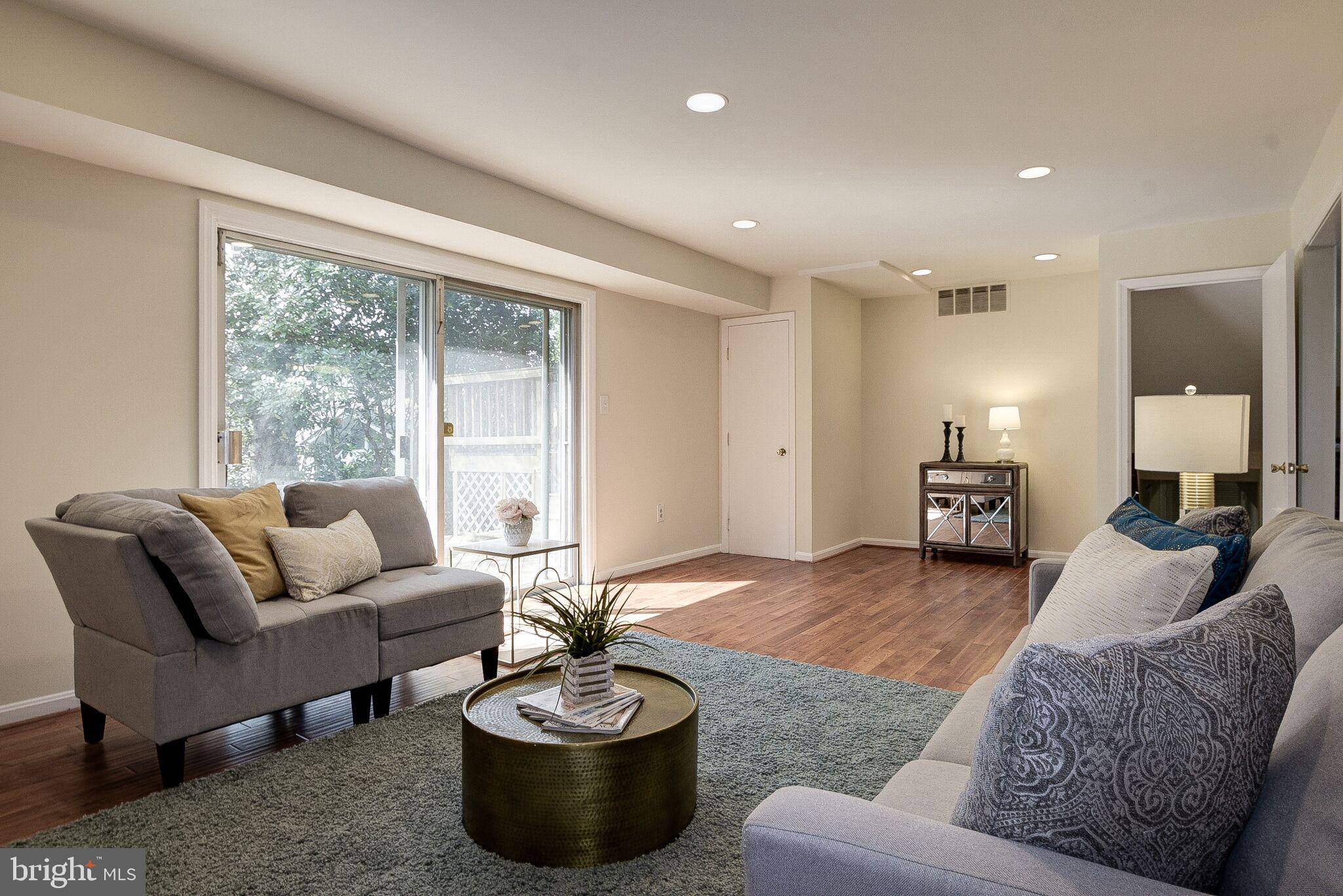 WHITEHALL MANOR - Residential