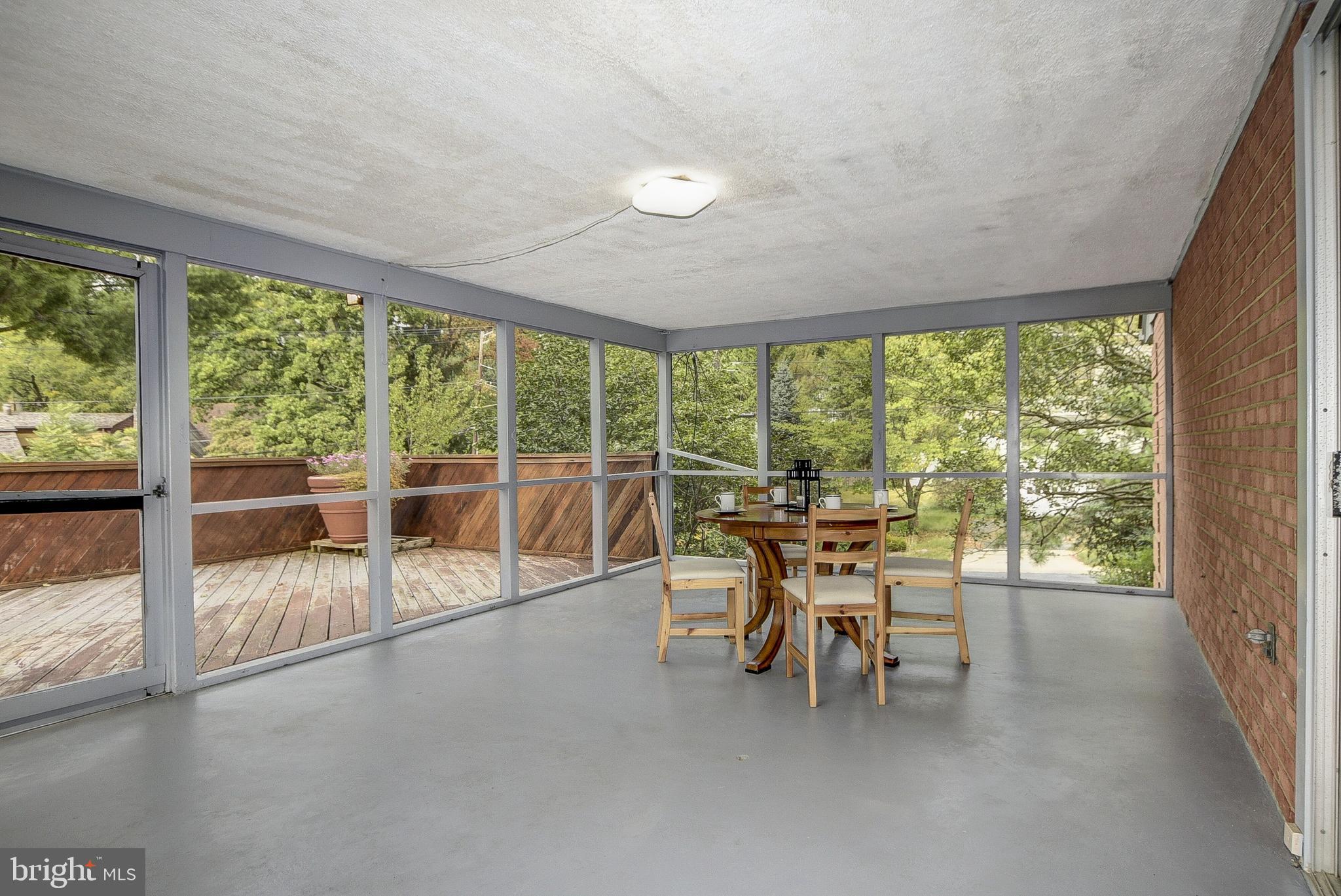 WHITEHALL MANOR - Residential