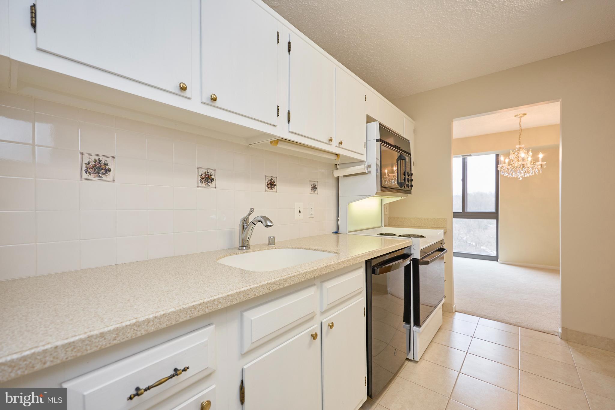 IDYLWOOD TOWERS CONDO - Residential