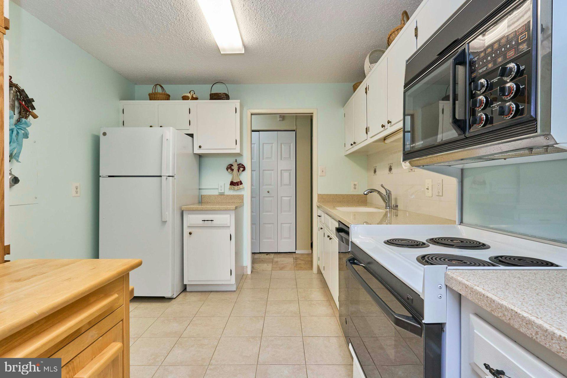 IDYLWOOD TOWERS CONDO - Residential