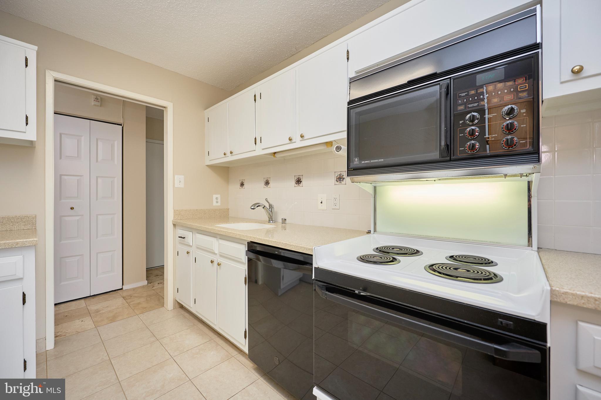 IDYLWOOD TOWERS CONDO - Residential