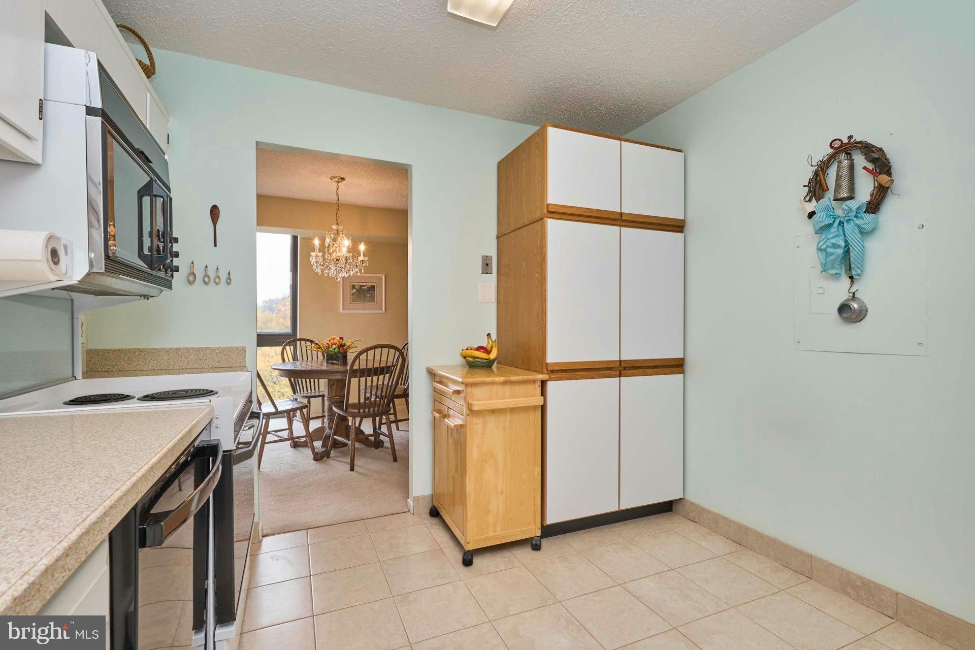 IDYLWOOD TOWERS CONDO - Residential