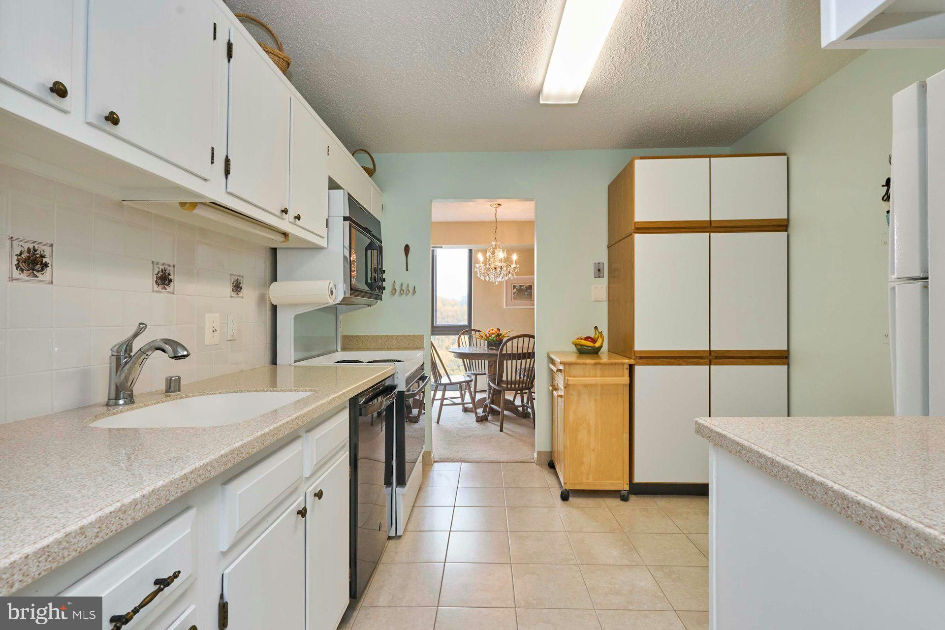 IDYLWOOD TOWERS CONDO - Residential