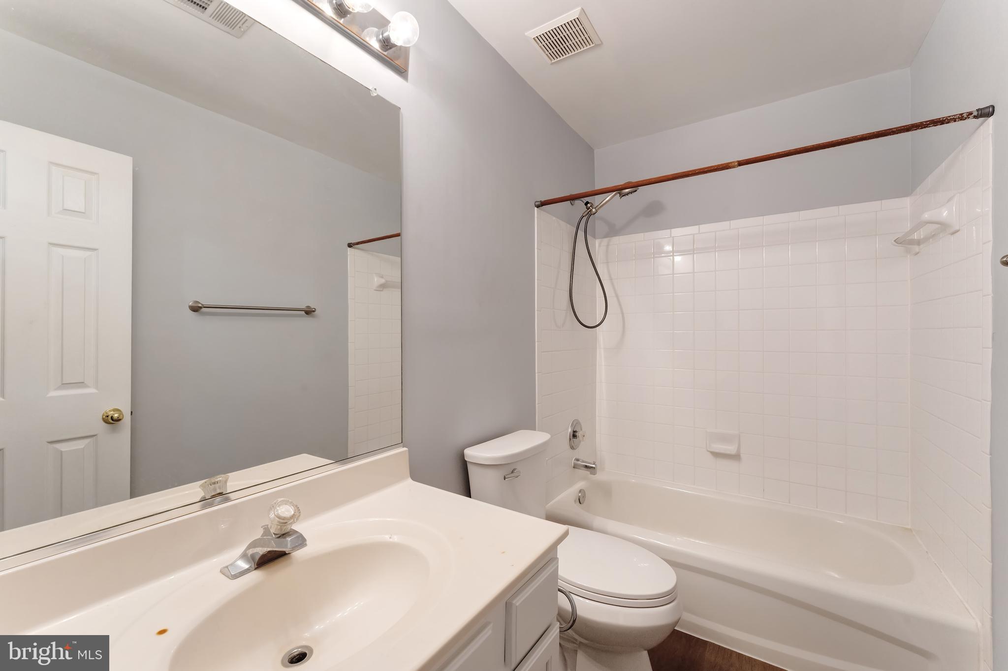 RIDGES AT ASHBURN - Residential Lease