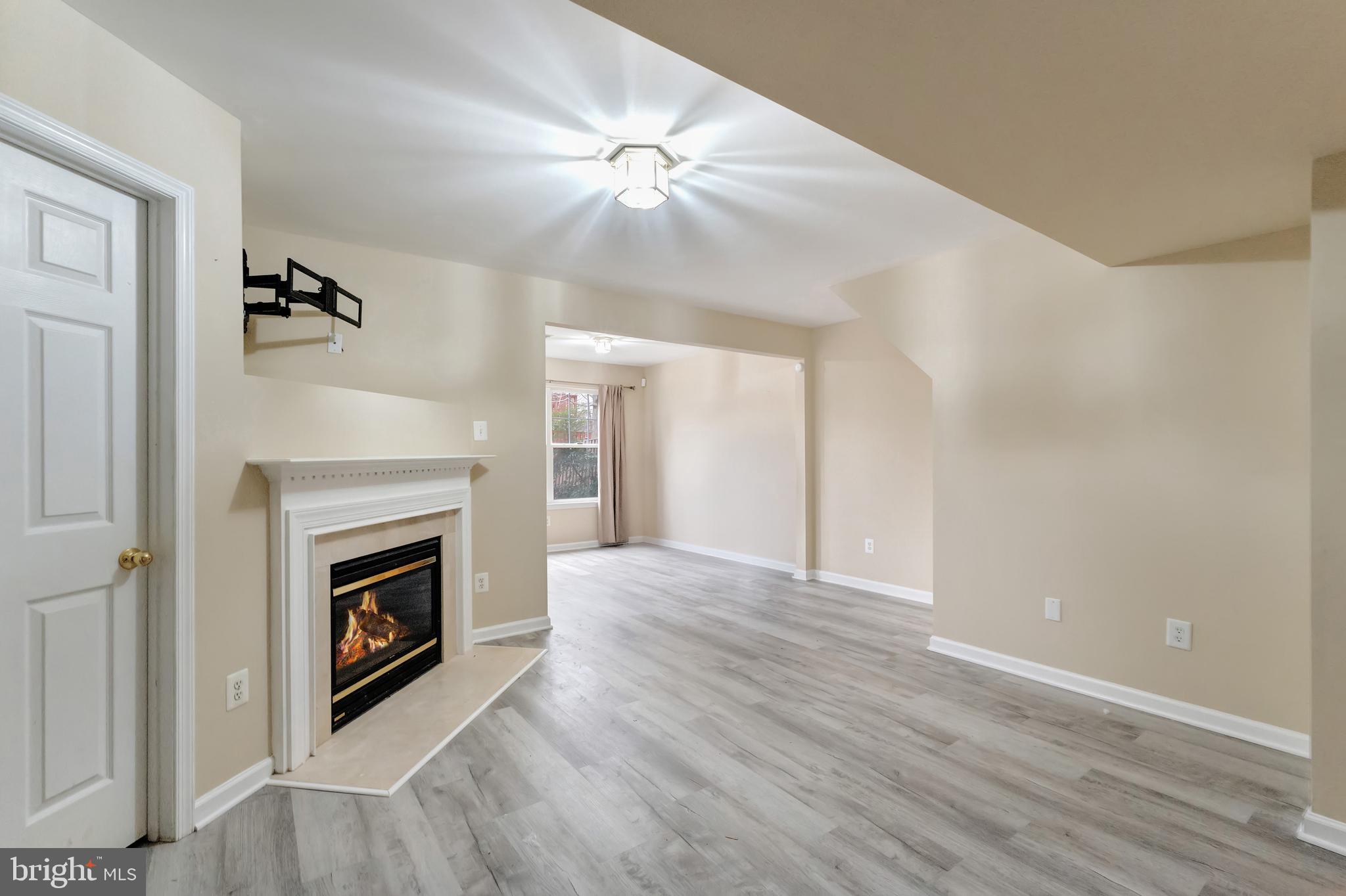 RIDGES AT ASHBURN - Residential Lease