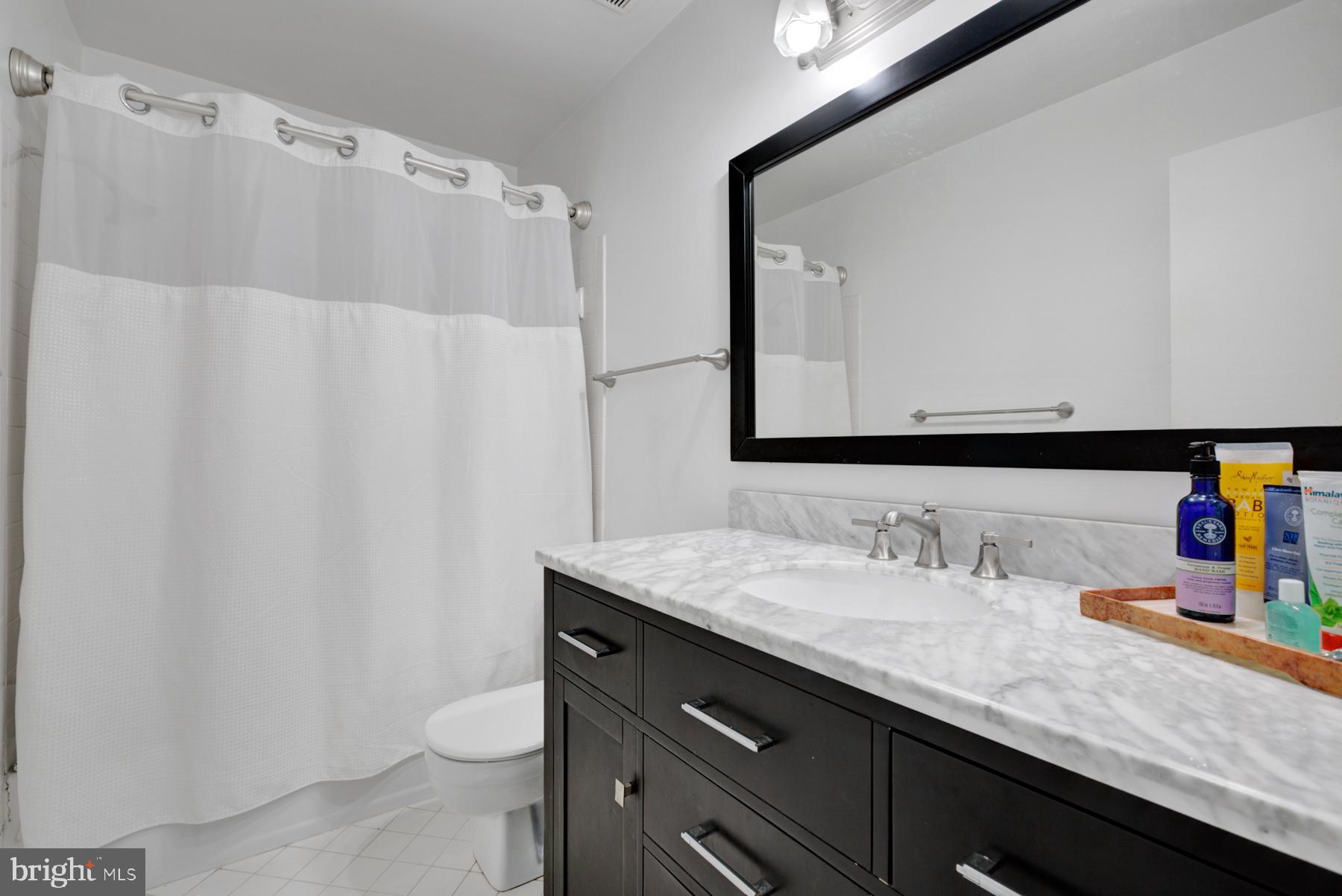 INVERNESS KNOLLS - Residential Lease