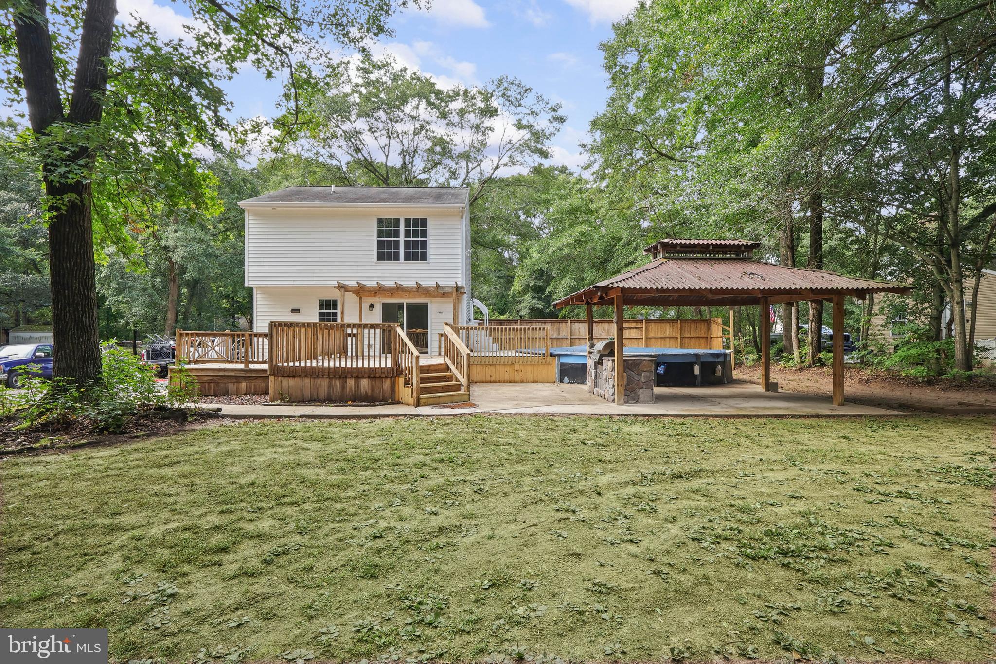 3325 SHARON COURT