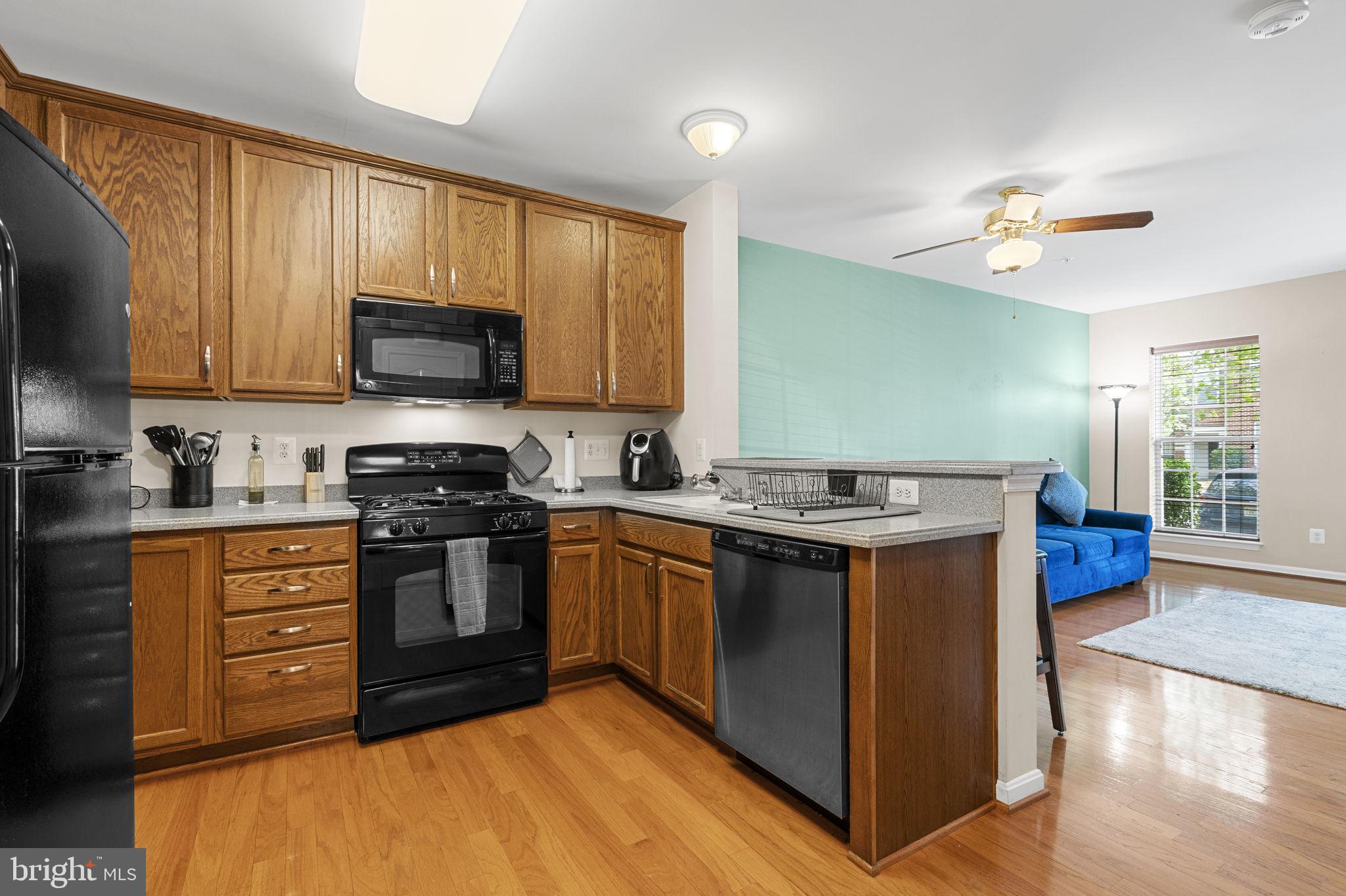 MARKET CENTER CONDOMINIUM - Residential