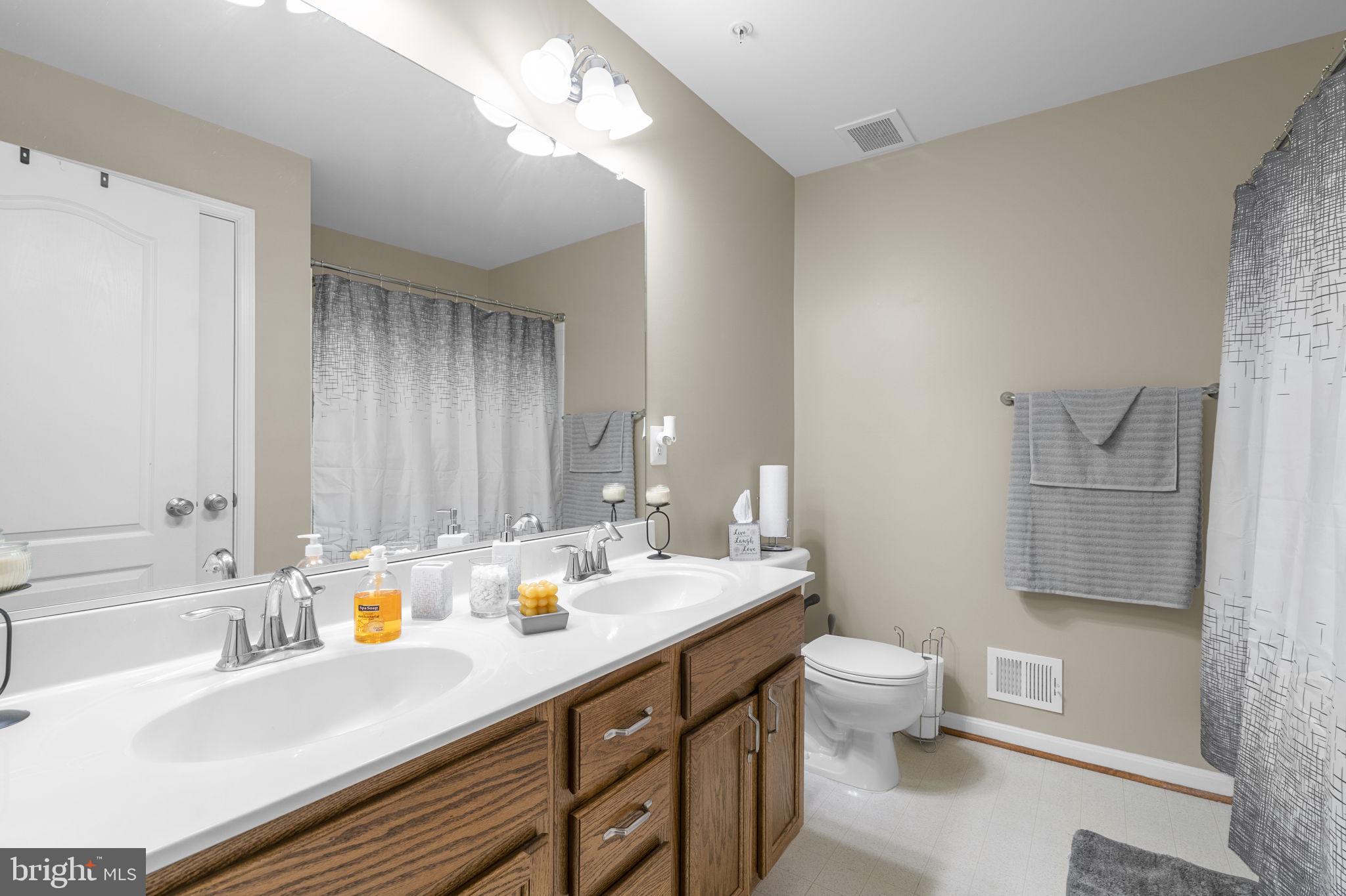 MARKET CENTER CONDOMINIUM - Residential