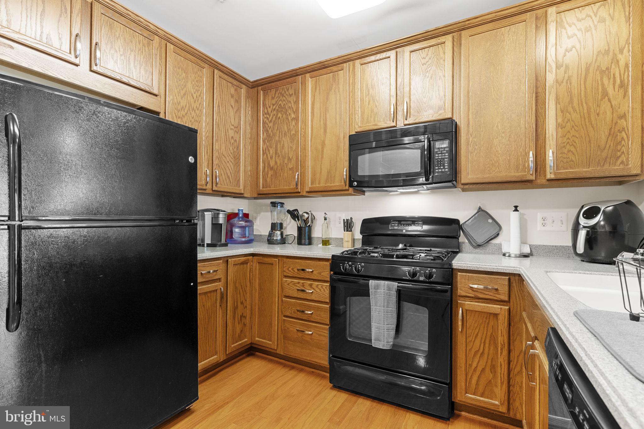 MARKET CENTER CONDOMINIUM - Residential