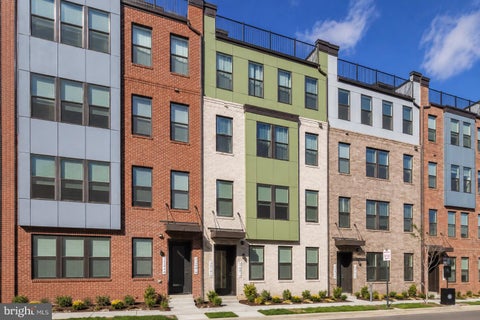 Townhouse For Rent - 20280 Newfoundland Square<br/> ASHBURN, VA 20147