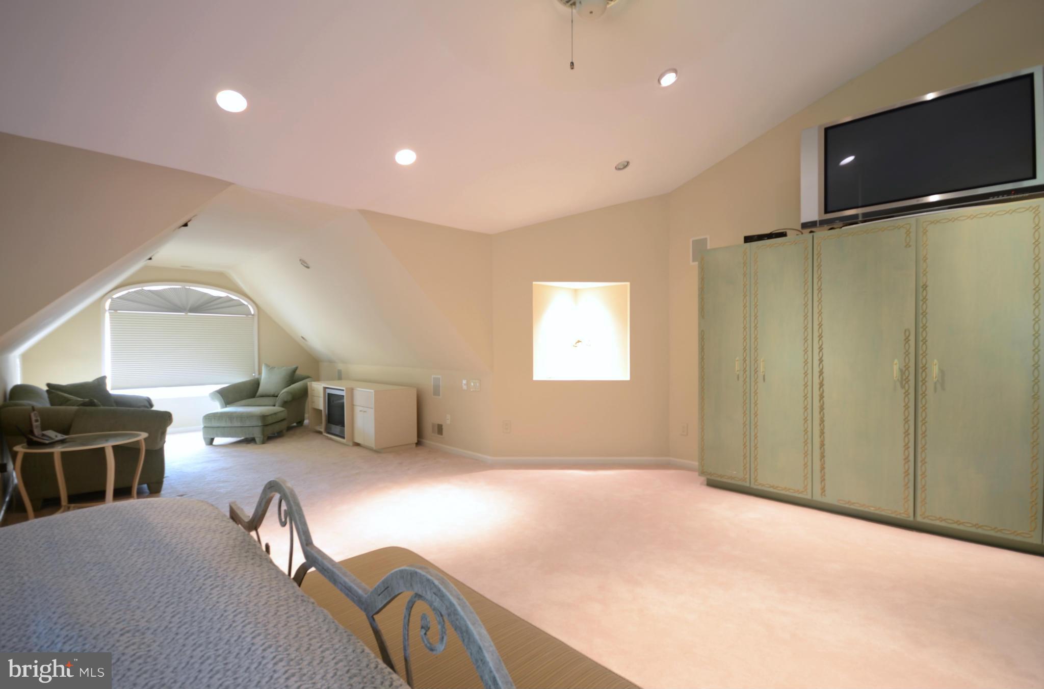 FOXCHASE - Residential