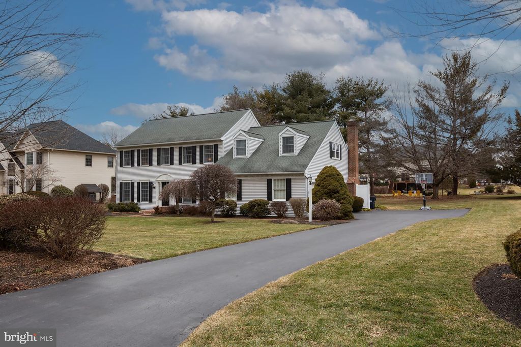 Photo of 537 Randolph Drive, LITITZ, PA 17543 (MLS # PALA2084900)