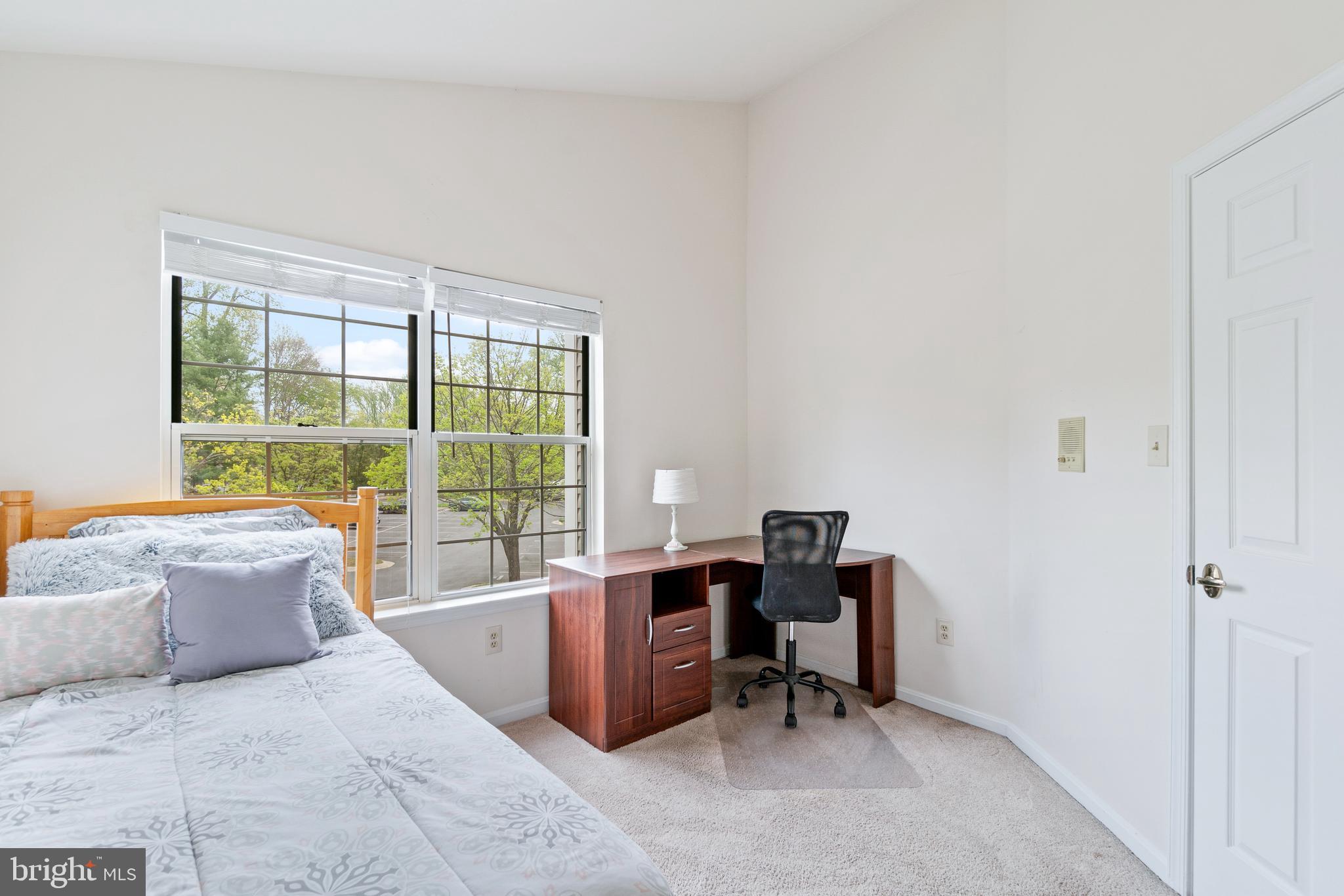 LAKE HALLOWELL - Residential