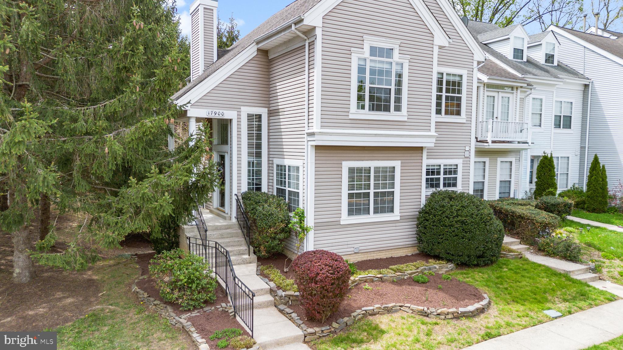 LAKE HALLOWELL - Residential