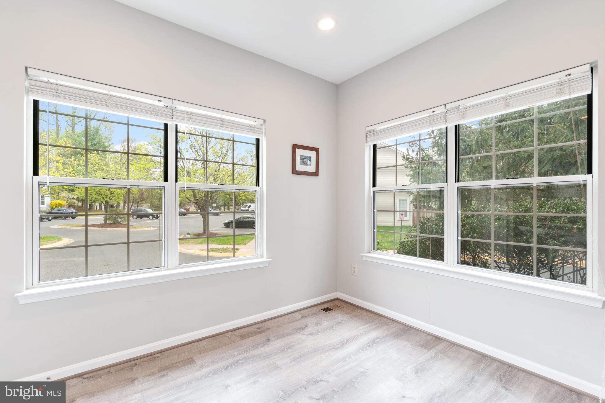 LAKE HALLOWELL - Residential