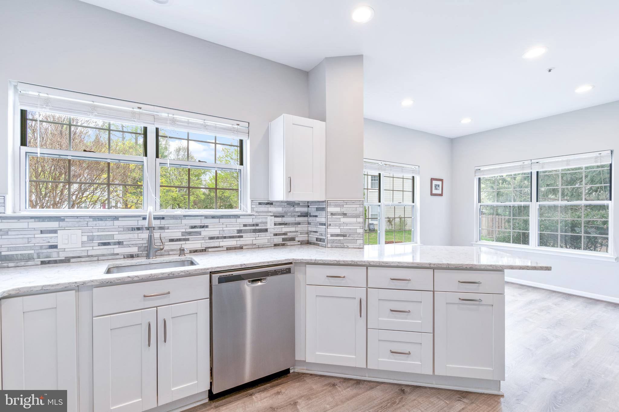 LAKE HALLOWELL - Residential