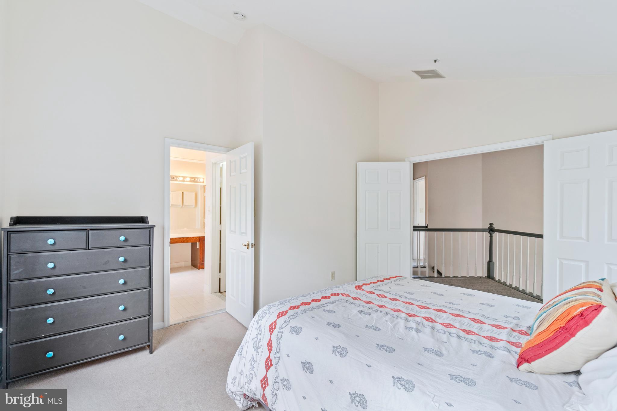 LAKE HALLOWELL - Residential