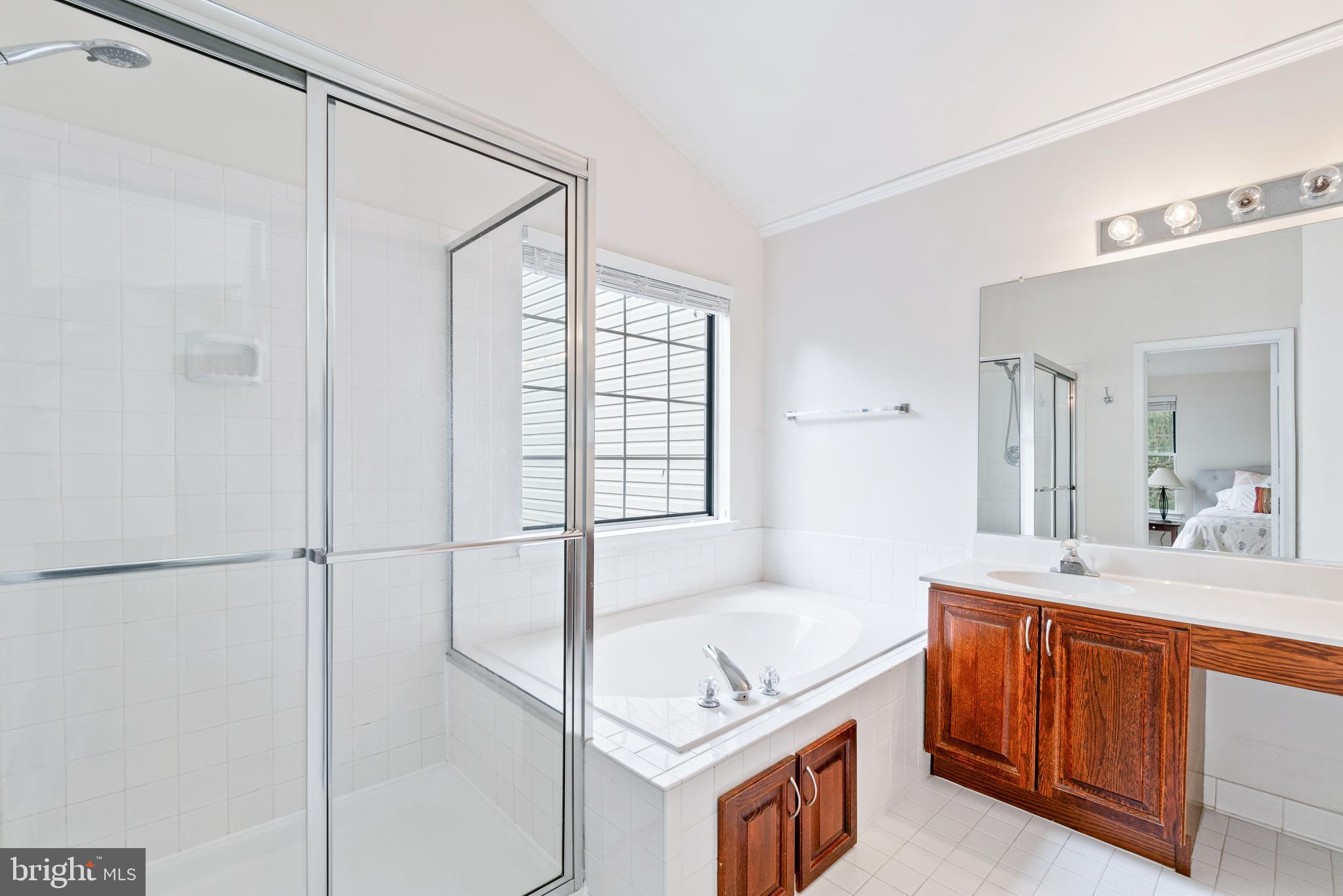 LAKE HALLOWELL - Residential