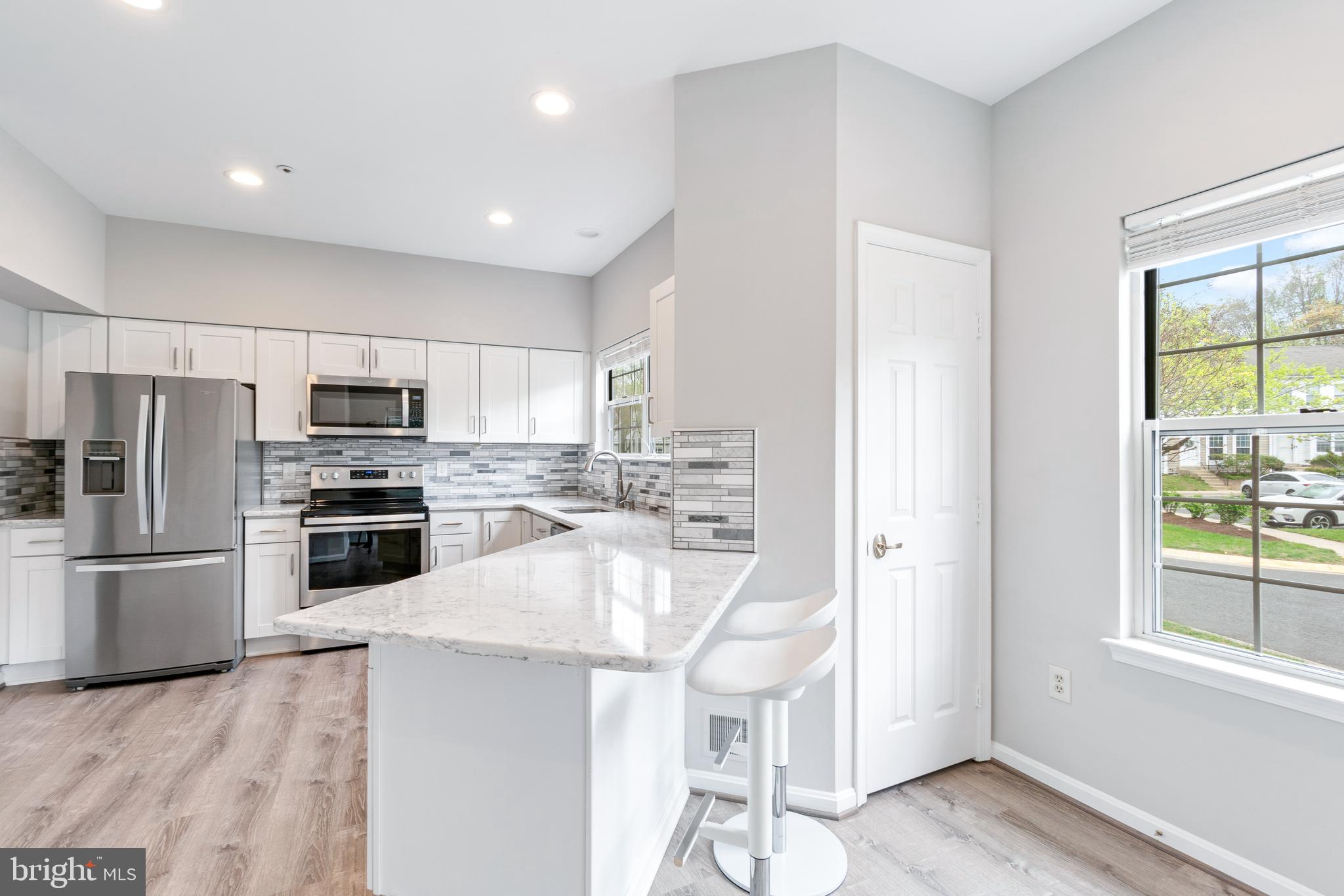 LAKE HALLOWELL - Residential