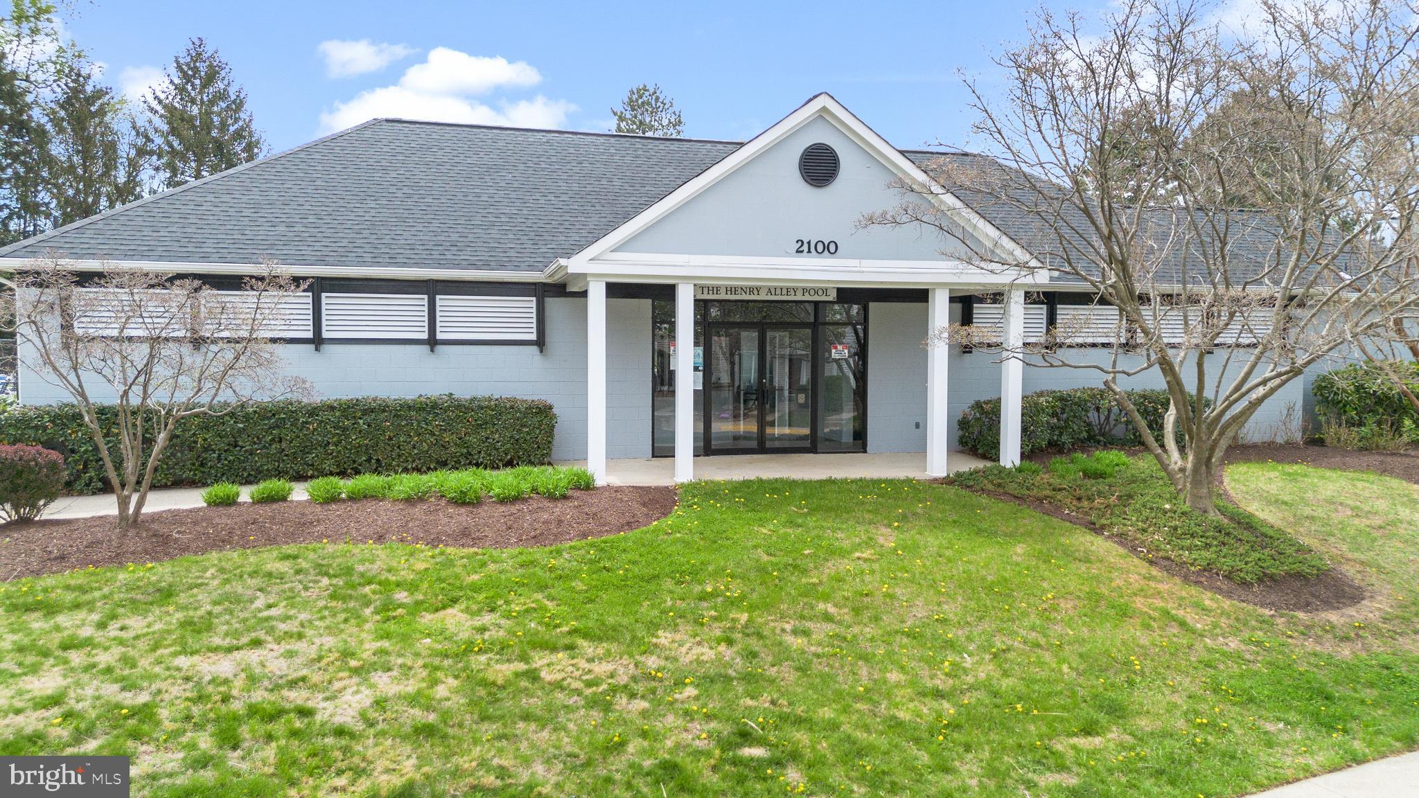 LAKE HALLOWELL - Residential