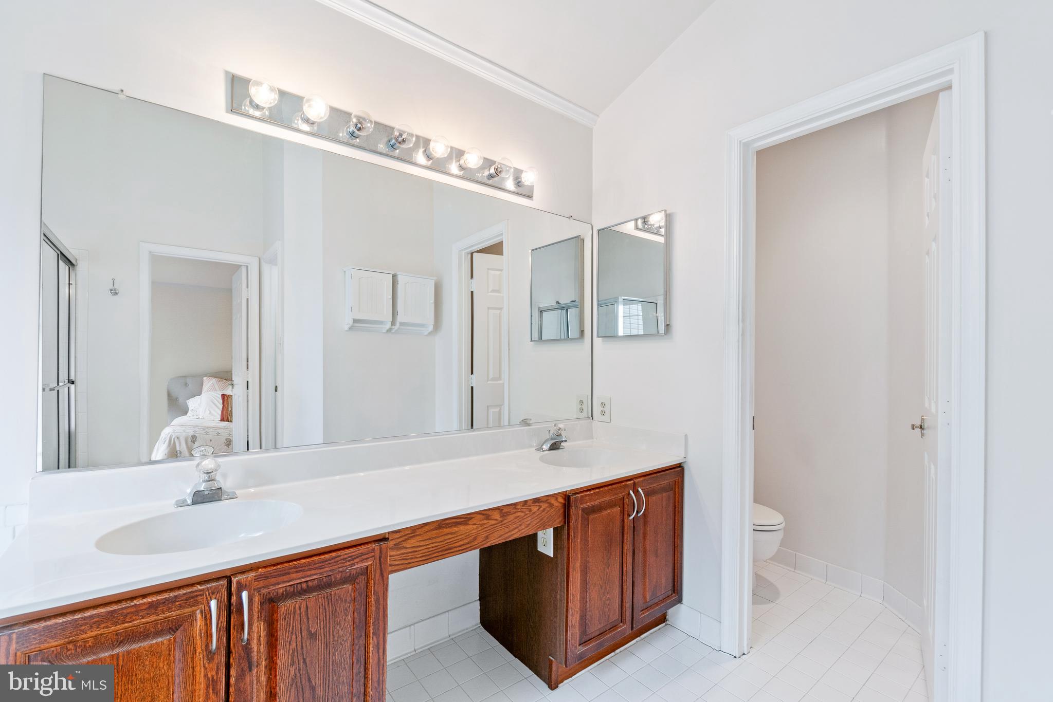 LAKE HALLOWELL - Residential