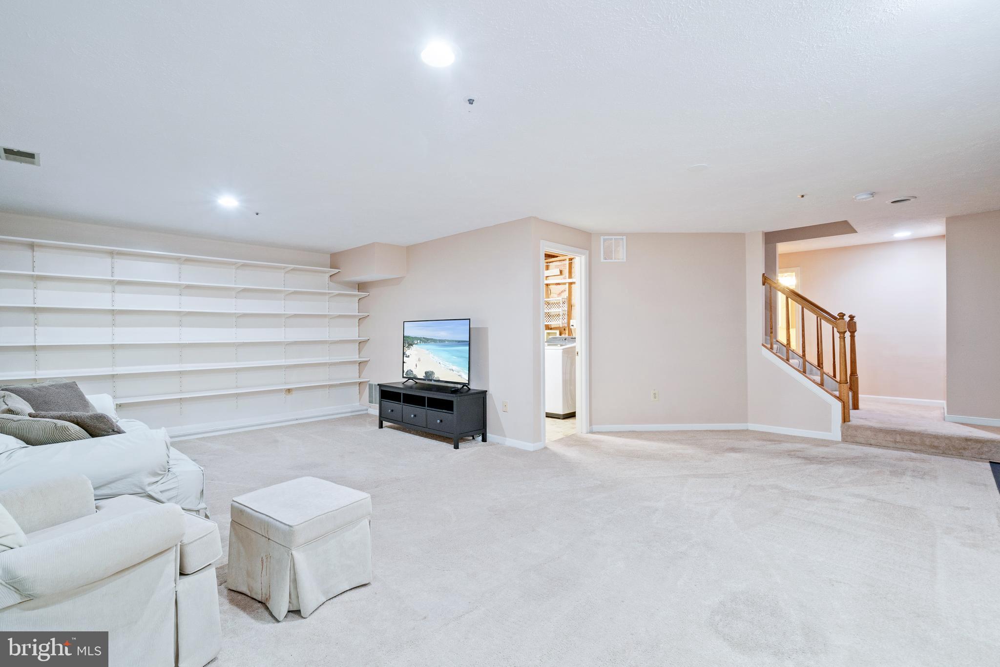 LAKE HALLOWELL - Residential