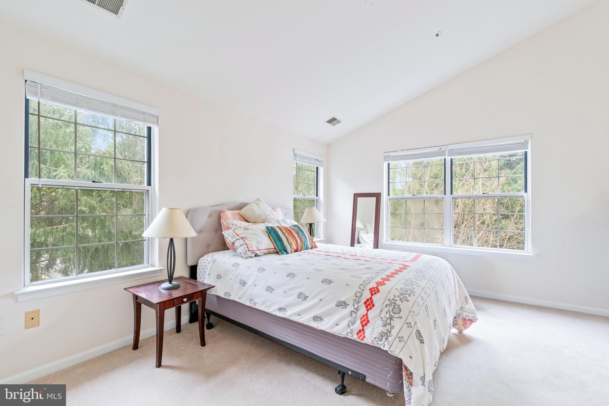 LAKE HALLOWELL - Residential