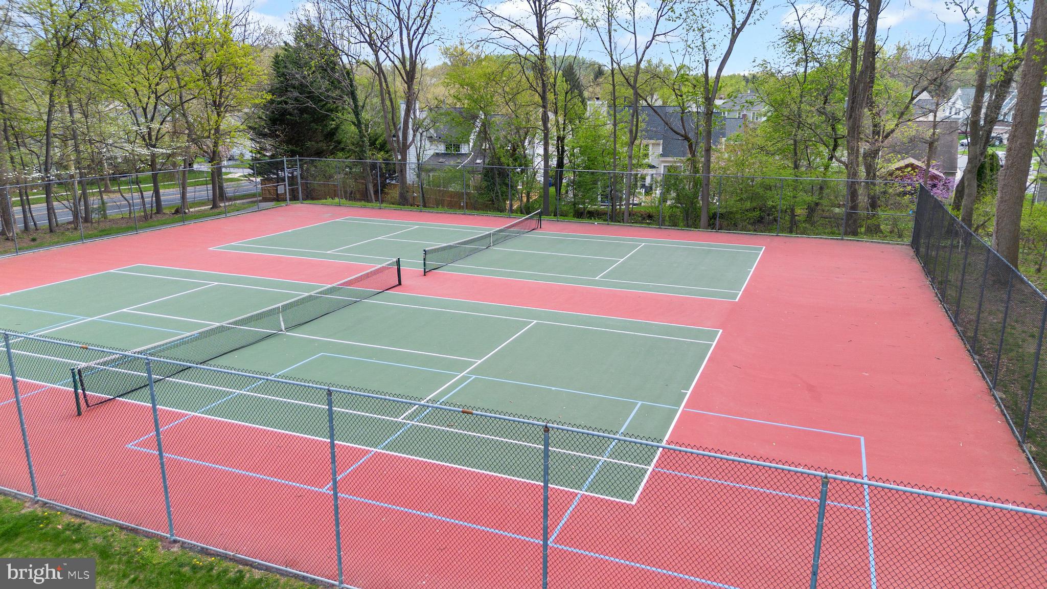 LAKE HALLOWELL - Residential