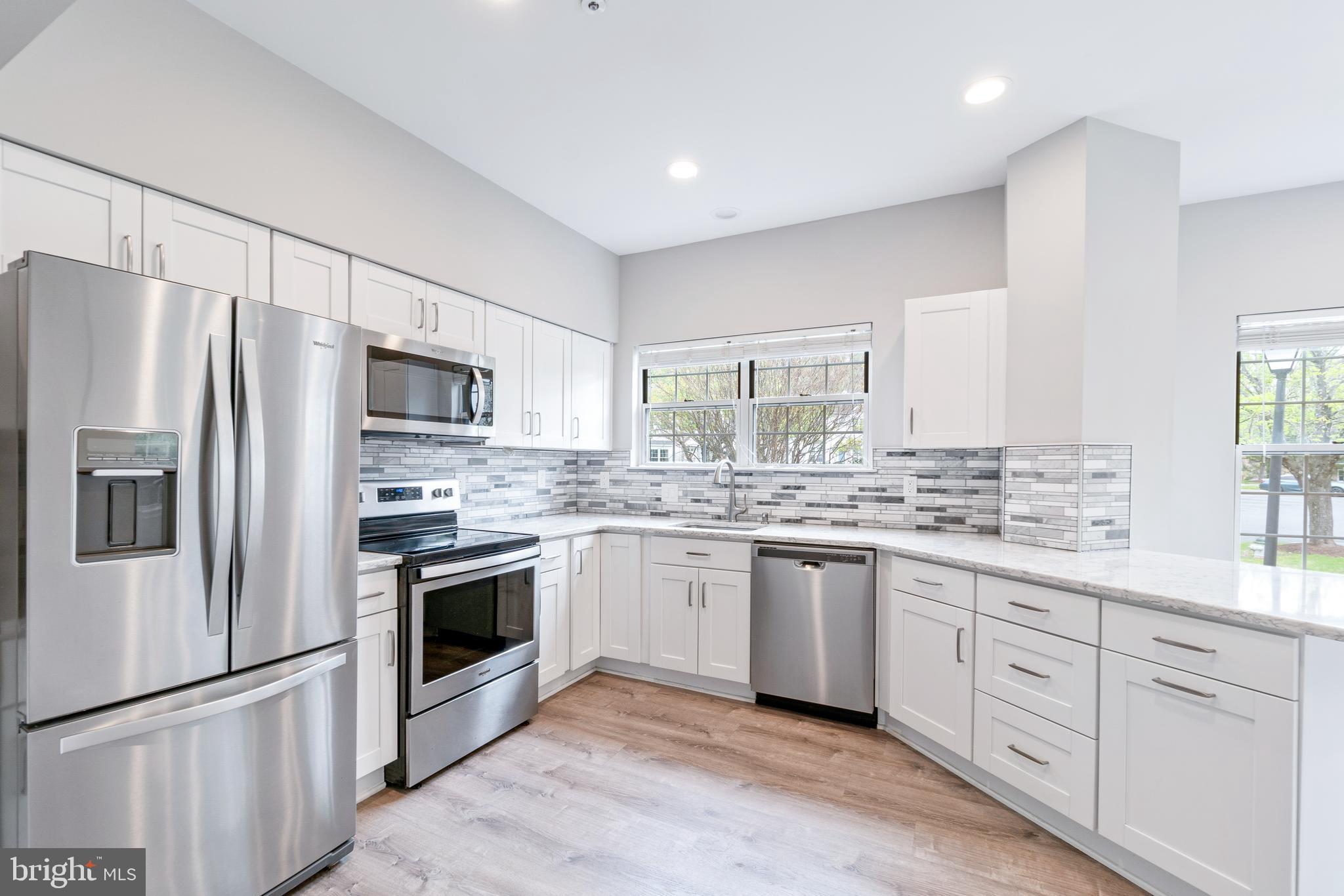 LAKE HALLOWELL - Residential