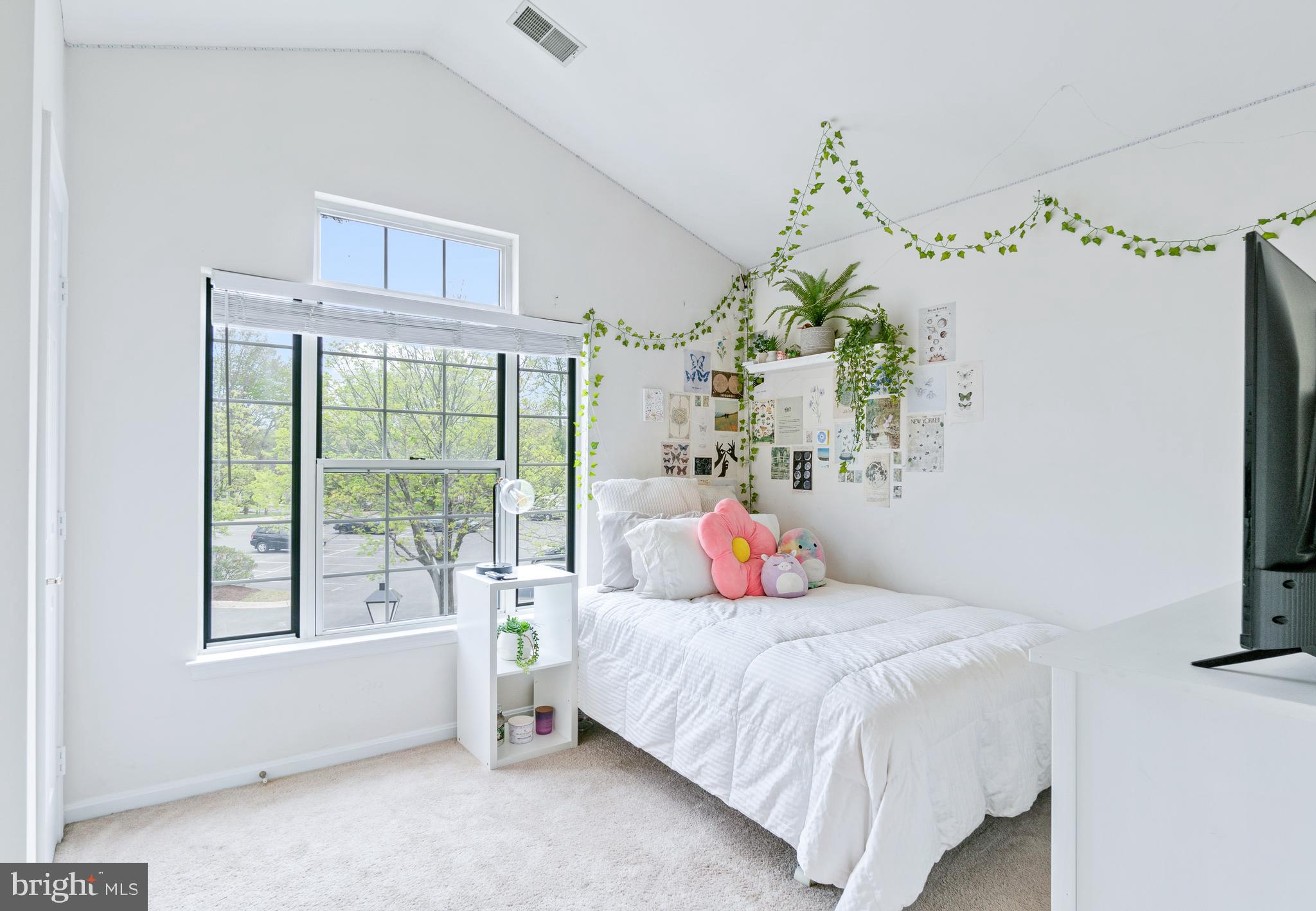 LAKE HALLOWELL - Residential