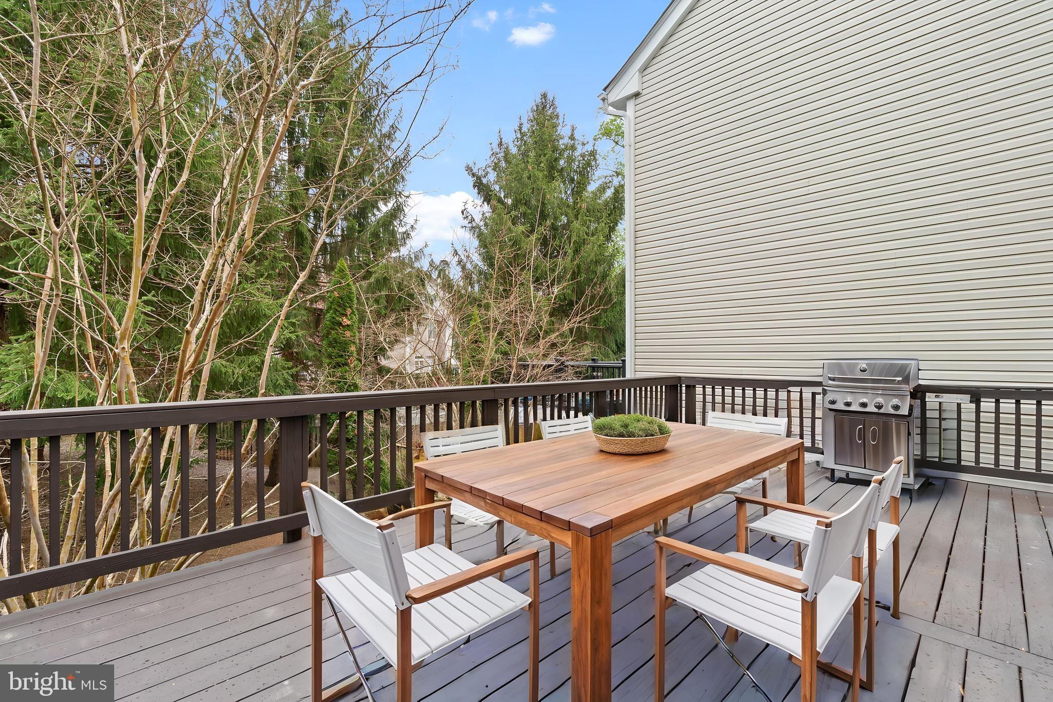 LAKE HALLOWELL - Residential